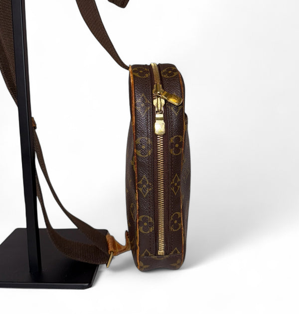 LOUIS VUITTON POCHETTE GANGE