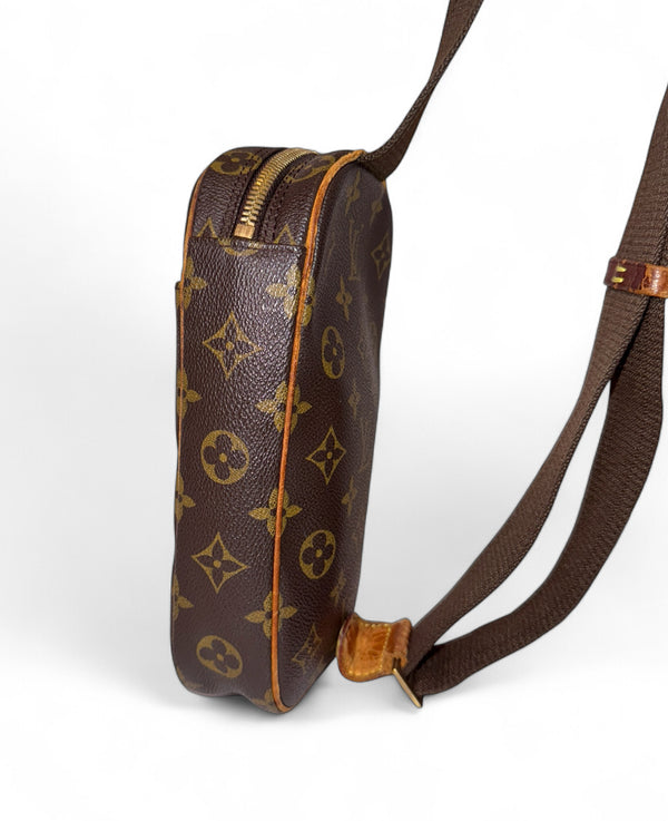 LOUIS VUITTON POCHETTE GANGE