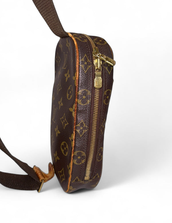 LOUIS VUITTON POCHETTE GANGE