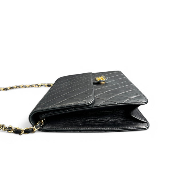 CHANEL MATELASSE CLASSIC MEDIUM SINGLE FLAP
