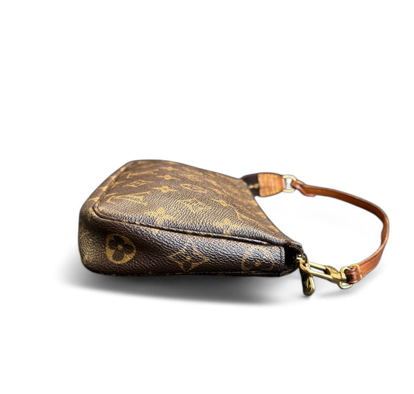 LOUIS VUITTON POCHETTE ACCESSORIES
