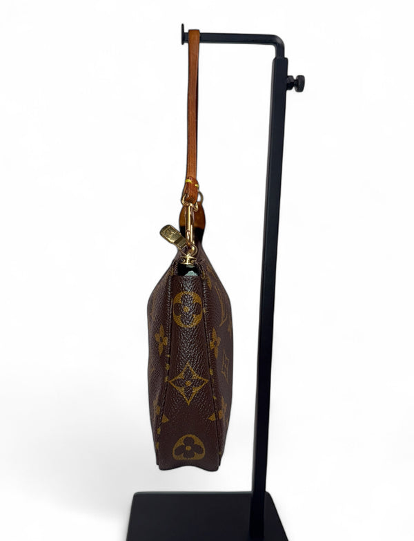 LOUIS VUITTON POCHETTE ACCESSORIES