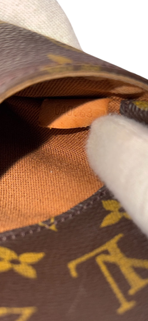 LOUIS VUITTON POCHETTE GANGE