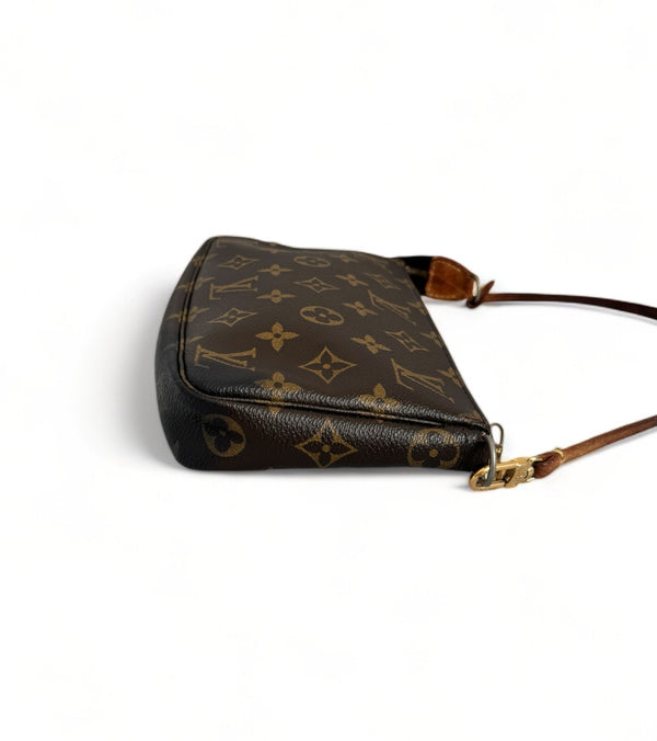LOUIS VUITTON POCHETTE ACCESSOIRES