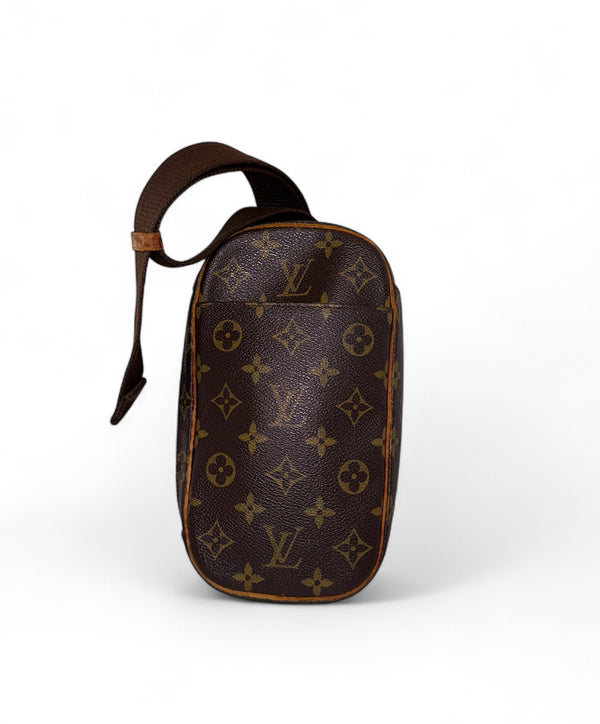 LOUIS VUITTON POCHETTE GANGE