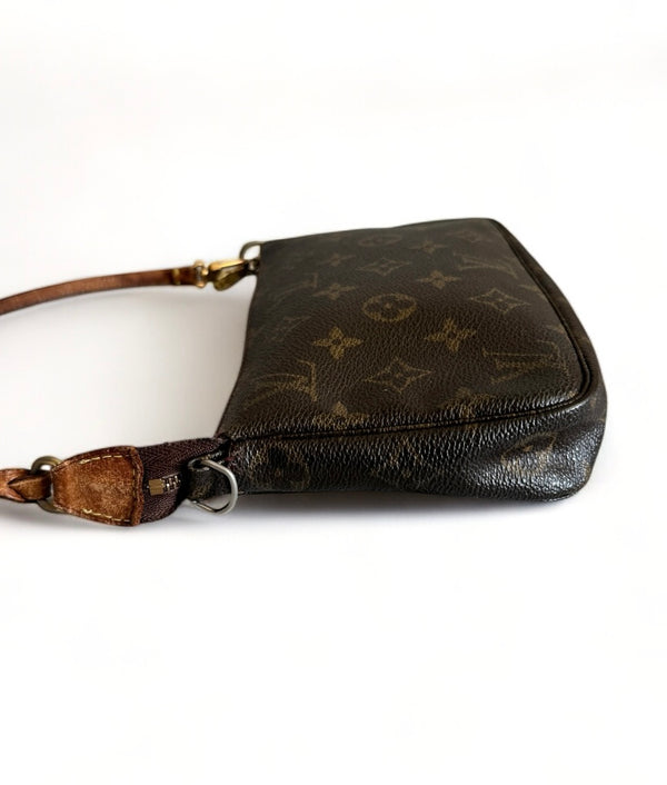 LOUIS VUITTON POCHETTE ACCESSOIRE